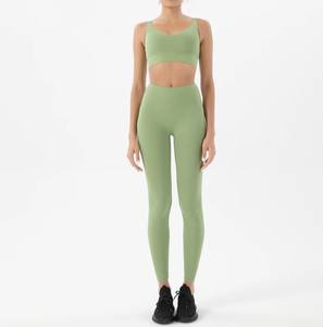 Ensemble de yoga personnalisé pour femmes Ensemble de yoga sans couture de haute qualité, poids léger, meilleur design, vêtements de fitness et de yoga pour femmes à haute élasticité - Product Image 4