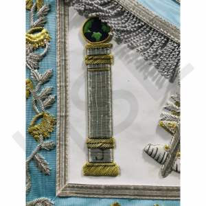 Tablier de Maître Maçon de Loge Bleue, Brodé à la Main, Régalia Maçonnique avec Franges Dorées, Équerre et Compas, Œil Qui Tout Voit et Piliers - Product Image 3