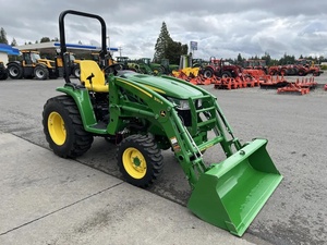 Tracteur agricole compact 320R 30 CV avec chargeur frontal John Deere 4x4 à vendre - Product Image 4