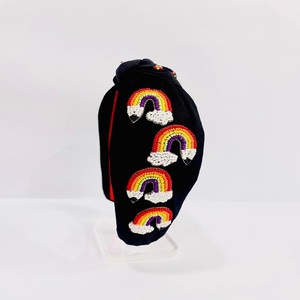 Collection de bandeaux brodés à la main haut perlé noué bandeaux de retour à l'école fabriqués à la main perlé élégant avec un design unique - Product Image 1