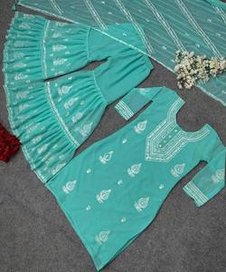 Tenue de crêpe/crêpe de saison très recherchée avec un travail exquis en diamant et des détails délicats en perles pour une ferveur festive. - Product Image 2