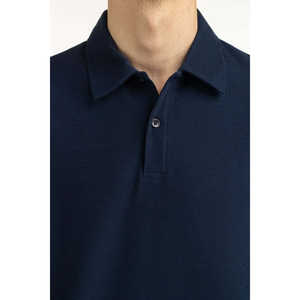 เสื้อโปโลผู้ชายทรงเข้ารูป รุ่น MN-PSH-WS25-006 ผ้าสแปนเด็กซ์ถักคุณภาพสูง พร้อมคุณสมบัติป้องกันรอยยับและลายปัก เหมาะสำหรับกอล์ฟ - Product Image 4