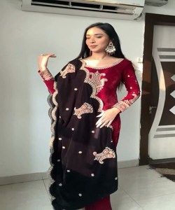 เกรซของปากีสถาน: ผู้หญิง Salwar Kameez อินเดียปากีสถาน - สัมผัสเกรซของแฟชั่นแบบดั้งเดิมของปากีสถาน - Product Image 1