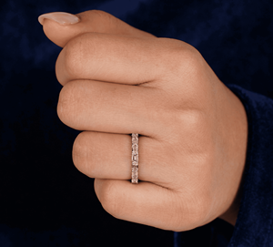 Anillo de Eternidad de Oro de 14K con Baño de Rodio, Elegante, con Diamante Cultivado en Laboratorio, Corte Esmeralda, 2.24CT, para Mujer - Product Image 4