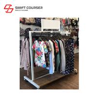 SWIFT COURSER Présentoir à vêtements personnalisable en kit, en métal et bois, finition thermolaquée, pour magasins de détail et centres commerciaux