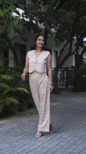 Conjunto de Top Corto sin Mangas con Estampado Pastel y Pantalones Anchos para Mujer, Ligero, Elegante y Cómodo para el Verano - Product Image 6