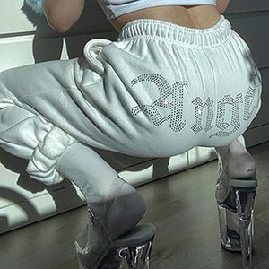 ชุดวอร์มผู้หญิงแบบหนา ตกแต่งโลโก้ตามสั่ง พร้อมตัวอักษรประดับเพชร ดีไซน์สั่งทำพิเศษ ระบายอากาศได้ดี - Product Image 6