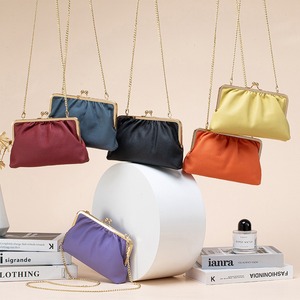 Sac Ando en cuir de vachette véritable avec fermoir Kiss Lock, sac bandoulière plissé à chaîne, pochette de soirée pour femme - Product Image 2