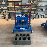 Petite machine portable de fabrication de briques creuses pour usage domestique, très demandée au Nigeria