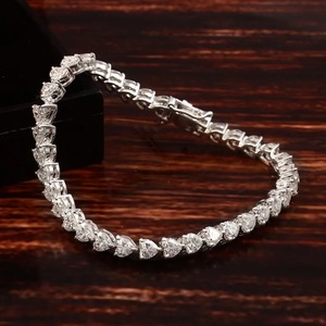 Beau bracelet en forme de cœur en diamant Moissanite Excellente coupe Bijoux personnalisés Meilleur cadeau d'anniversaire pour votre mère et votre femme - Product Image 1