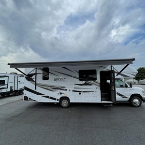 Autocaravana de Lujo ENTEGRA ODYSSEY 27U Usada del 2023 para Acampar, Emisión Euro 5, Capacidad para 4-6 Personas, Carga Útil de 11000 kg - Product Image 1