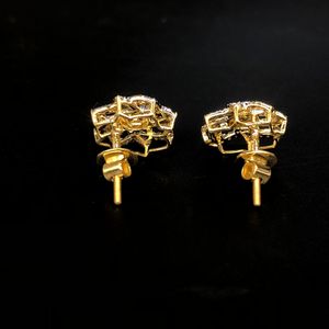 Boucles d'oreilles luxueuses en or jaune 14 carats avec diamants floraux rayonnants pour femmes - Product Image 2
