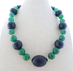 Collier en résine fait main, style moderne et vintage, pour femmes, avec pendentif à motif personnalisé, artisanat Anees. - Product Image 3