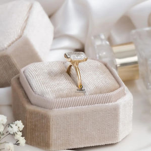 Anillo de compromiso solitario de oro amarillo sólido de 10K para mujer Moissanite medio bisel corte radiante VVs D diamante incoloro - Product Image 1