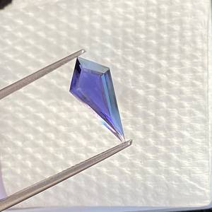 Belle 100% naturel Iolite prix de gros cerf-volant forme pierre précieuse en vrac pour la fabrication de bijoux pierre précieuse calibrée à facettes à vendre - Product Image 2