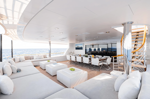 Yate de Lujo de Fibra de Vidrio de 133 Pies, Yate con Motor Interior, Casco Blanco, Crucero Oceánico, Ocio, 250 HP, Velocidad de 30-35 Nudos - Product Image 3