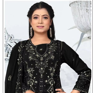 Dernier ensemble ethnique de 4 pièces pour un look de fête élégant Jorjet Shalwar Kameez avec broderie Patch Work Bottom & Dupatta - Product Image 1