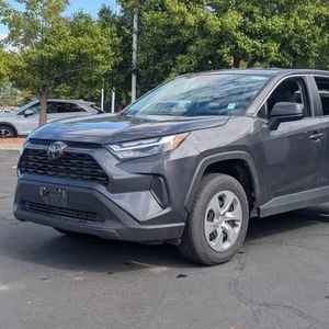 Usado 2024 T * oyota RAV4 LE - Product Image 1