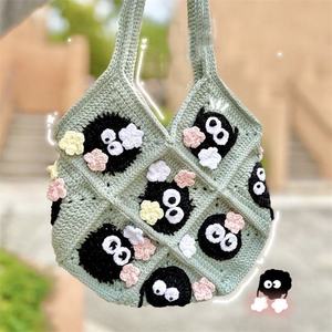 Sac à bandoulière messager pour femme en laine crochetée, fait main, tendance transfrontalière 2025, motif dessin animé, double portabilité, toutes saisons - Product Image 3