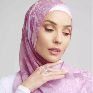Dernier châle en viscose à pompon floral Vente en gros Hijab musulman personnalisé imprimé Modal pour femme Prix pas cher Personnalisé 2025 - Product Image 1