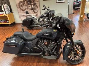 Motocyclette Inn-diaan Chieftainn PowerPlus Dark Horse 2025 avec 112 et PowerBand Audio - Product Image 3