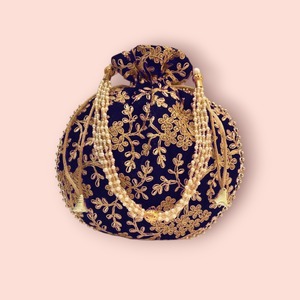 Nouveau Sac Seau Léger et Pliable pour Femme, Broderie Florale Zari Faite Main par un Designer, Fermeture à Cordon - Product Image 2