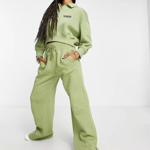 Ensemble de survêtement pour femme personnalisé en deux pièces avec sweat-shirt court et pantalon de jogging - Product Image 2
