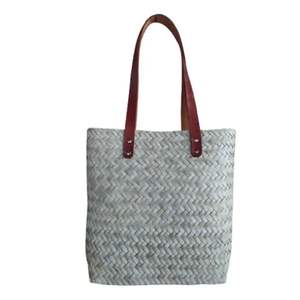 Handwoven Pandan Goodie Bag Mango de cuero de imitación, ideal para seminarios y eventos - Product Image 4