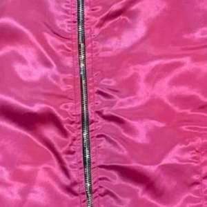 Blouson bomber en toile 200 GSM rose avec col montant et poignets, manches longues, design décontracté, printemps pour homme - Product Image 4