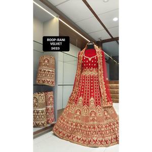 Lehenga Choli tradicional de terciopelo de la mejor calidad con bordado para fiestas y bodas disponible a precios de mayorista - Product Image 3
