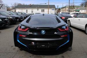 B-M-W i8 Cupé AWD de 2 Puertas, Modelo 2016, Impecable - Product Image 2