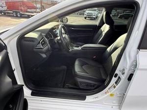 2021 สำหรับ Camry SE พวงมาลัยซ้าย ภายในสีเข้ม เครื่องยนต์เทอร์โบ เบาะผ้า หลังคาซันรูฟแบบพาโนรามา เกียร์อัตโนมัติ - Product Image 4