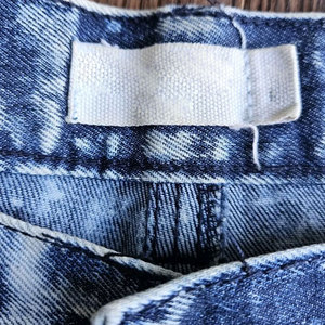 กางเกงขาสั้นผ้ายืดแบบลำลองของผู้ชายดีไซน์แบบสั่งทำพร้อมโลโก้ทรงสลิมฟิตและลายพื้นปรับแต่งได้ - Product Image 4