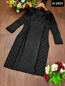 Les femmes portent des Kurtis de créateur en coton de travail Chikankari Salwar Kameez Anarkali Robe avec Kurtis de grande taille - Product Image 5