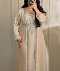 Diseño de Abaya de Boda Marroquí de Lujo con Bordado Intenso y Tela de Terciopelo de Primera Calidad, Diseño de Abaya Hecho a Medida - Product Image 4