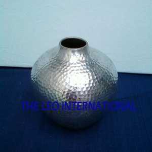 Vase à fleurs en aluminium de forme ronde en métal doré Style fantaisie Vase à fleurs décoratif de luxe fait main Accent pour la maison - Product Image 2