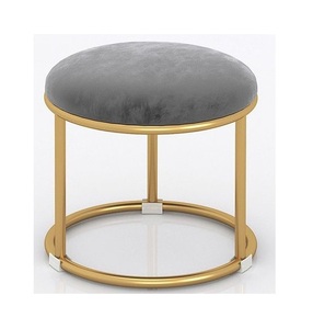 Mini tabouret ottoamn de qualité supérieure au design unique avec dessus en cuir vert au design antique et pieds en métal noir mini tabouret - Product Image 5