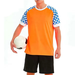 Ensemble d'uniformes de football à manches courtes Offre Spéciale maillot de football léger meilleur matériau maillot de football maillot de football - Product Image 1