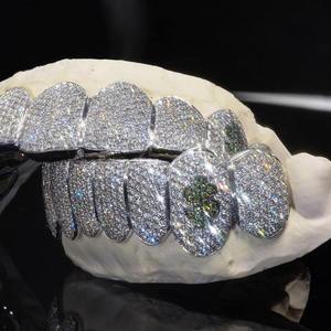 Colección exclusiva del diseñador Grillz 925 Sterling Silver con diamantes de moissanita Joyas de estilo único para hombres y mujeres. - Product Image 5