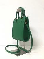 Sac bandoulière ALPHA KAPA ALPHA, sac bandoulière vert avec bouclier en relief