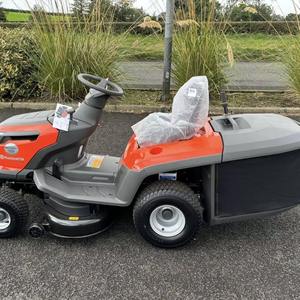 Aérateur de pelouse TC 242T Tracteur de jardin Tondeuse à gazon - Product Image 1