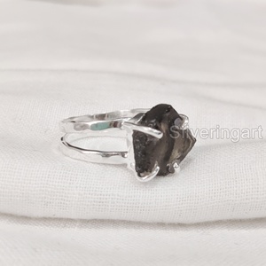 Bague en argent sterling 925 pour femme, avec pierre brute naturelle de quartz fumé, sertie en croix, idéale pour Noël, vente en gros - Product Image 1