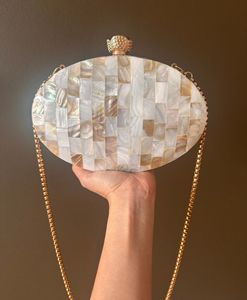 Aaliyan Impex Luxe Style Filles Dames Cuir Pochette Sac à main Top Designer Blanc Mère Perle Incrustation Perles Fashion Style - Product Image 2