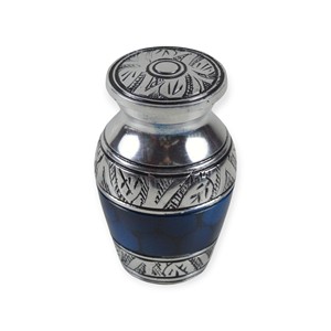 Urna Conmemorativa Azul con Silueta de Pescador y Vista al Lago, Urna Pequeña para Cenizas y Recuerdos Tranquilos - Product Image 5