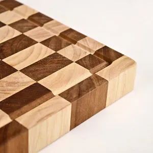 Planche à découper carrée en bois épaisse à carreaux avec logo personnalisé en gros - Écologique, antidérapante, compatible lave-vaisselle pour viandes et légumes - Product Image 4