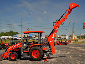 Equipo Kubota M62 con Tracción en las Cuatro Ruedas Listo para Trabajar, para Equipos de Construcción, Granjas y Profesionales de Jardinería - Product Image 6