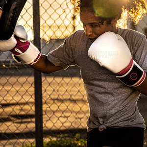 Gants de boxe en cuir pour hommes sur mesure, logo personnalisé, évacuation de l'humidité, haute qualité, couleur personnalisée, service OEM pour l'entraînement - Product Image 3