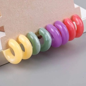 Pendientes joyería de moda regalo colorido ámbar en forma de C transparente diseñador acrílico aro pendientes para mujer - Product Image 2