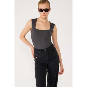 Body de cuello bajo y corte cuadrado - Product Image 3