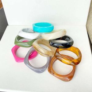 Elegante Brazalete de Resina Contemporáneo para Mujer, Joyería de Diseño Hecha a Mano, Brazalete de Resina y Pulseras de Resina - Product Image 2